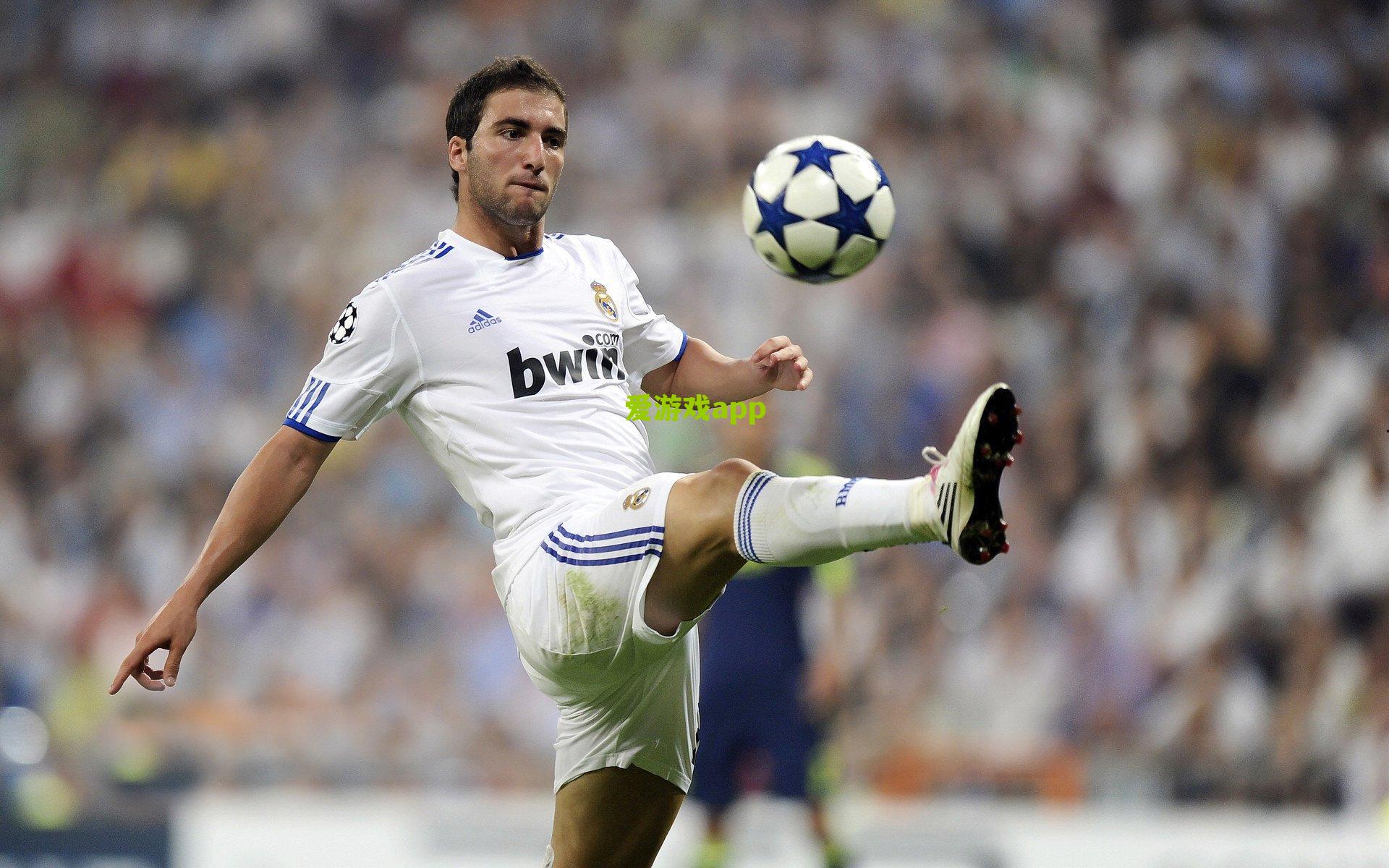 红军蓝军争夺新星！利物浦球探现场考察罗比尼奥之子，切尔西同步跟进