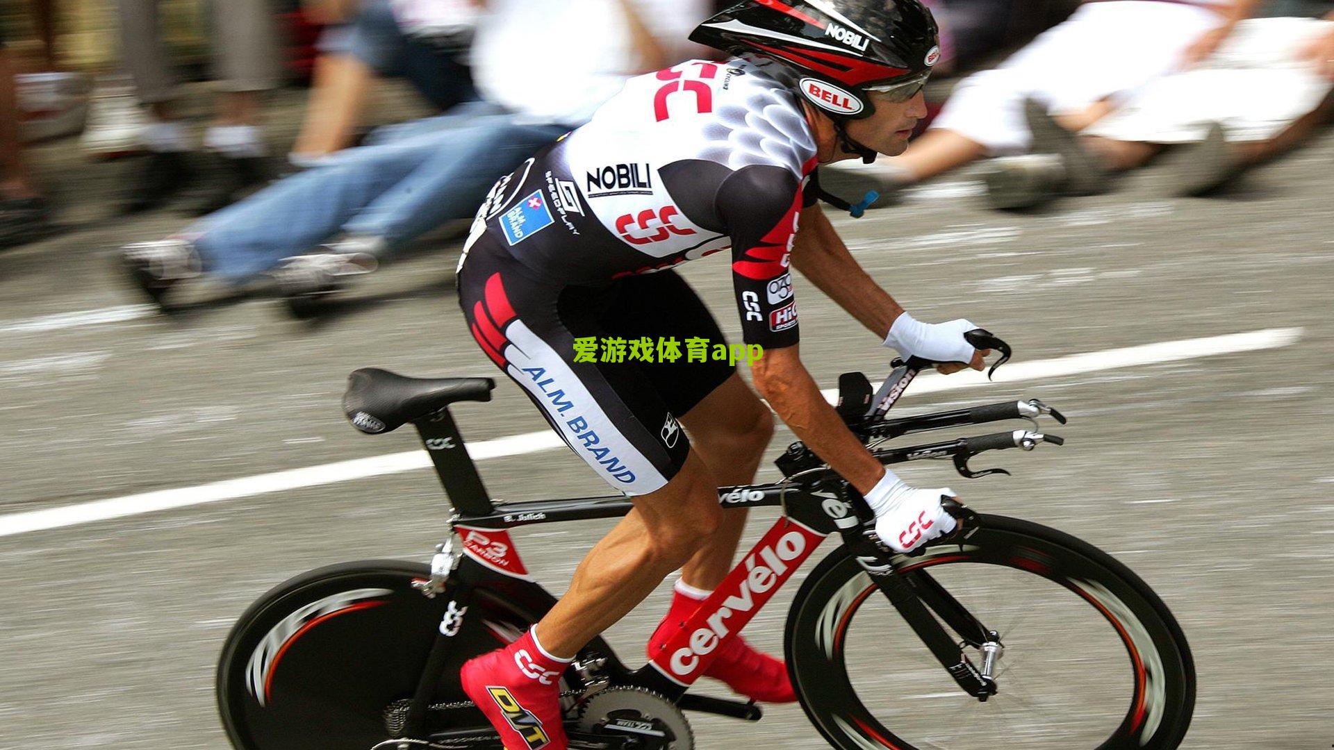 扬-迪奥曼德圆梦安菲尔德，父亲毕生期盼成真，红军新盾闪耀未来